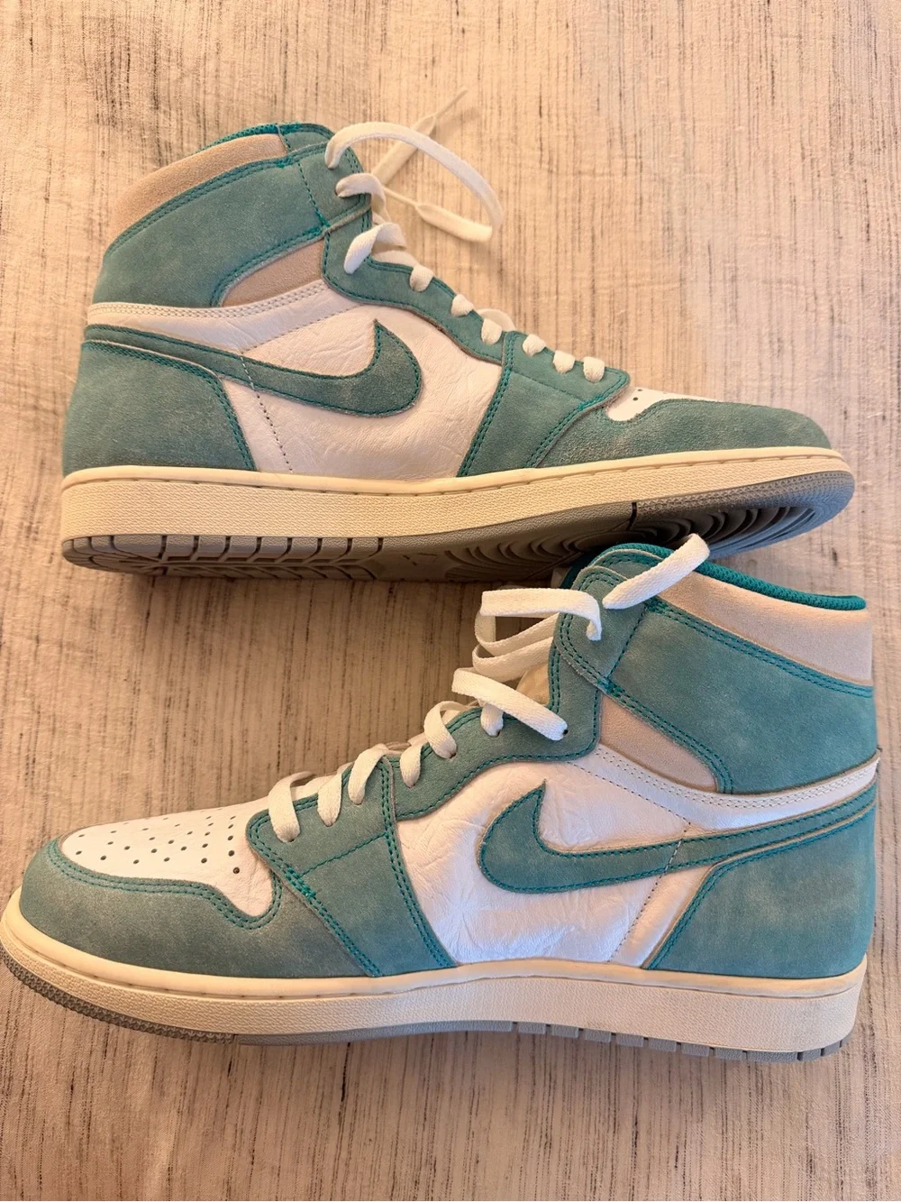 NEVER WORN! Mens 13 Air Jordan 1 Retro High OG - Turbo Green